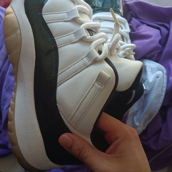 Emerald jordan 11 iridescent - Picture 6 of 11